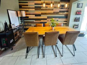 Dining room- click for photo gallery